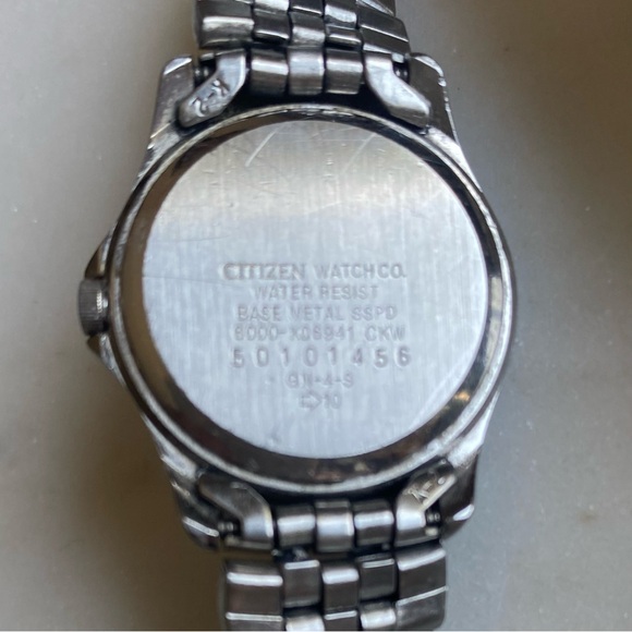 Citizen Quartz WR100 Watch Unisex - Picture 2 of 9